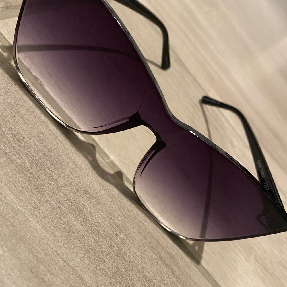 Quay Australia Black and Purple Sunglasses